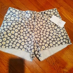 Brand new with tags Zara denim shorts yellow daisy size 6